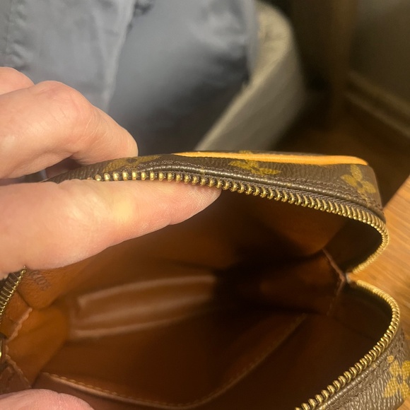 Louis Vuitton Danube Crossbody Bag - Picture 9 of 16